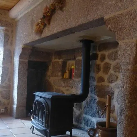 Maison De Charme Restauree Au Bord D'un Ruisseau Avec Terrasse, Proche Activites De Plein Air Et Confort Moderne - Fr-1-582-225 Holiday home Le Cheylot
