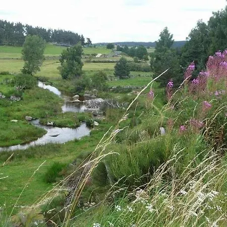 Дом отдыха Maison De Charme Restauree Au Bord D'un Ruisseau Avec Terrasse, Proche Activites De Plein Air Et Confort Moderne - Fr-1-582-225 Le Cheylot