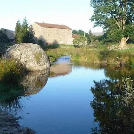 Дом отдыха Maison De Charme Restauree Au Bord D'un Ruisseau Avec Terrasse, Proche Activites De Plein Air Et Confort Moderne - Fr-1-582-225