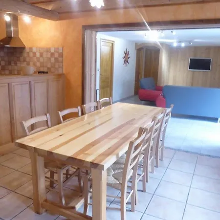 Дом отдыха Maison De Charme Restauree Au Bord D'un Ruisseau Avec Terrasse, Proche Activites De Plein Air Et Confort Moderne - Fr-1-582-225 Le Cheylot