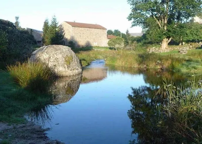 Дом отдыха Maison De Charme Restauree Au Bord D'un Ruisseau Avec Terrasse, Proche Activites De Plein Air Et Confort Moderne - Fr-1-582-225