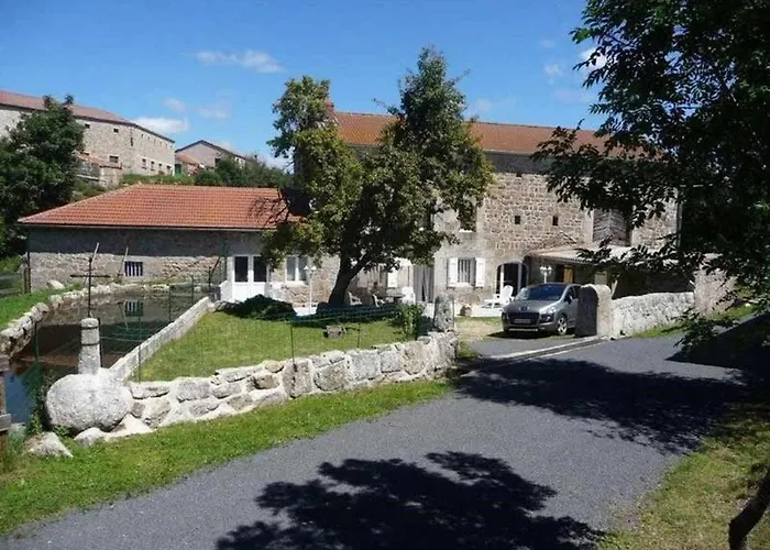 Дом отдыха Maison De Charme Restauree Au Bord D'un Ruisseau Avec Terrasse, Proche Activites De Plein Air Et Confort Moderne - Fr-1-582-225