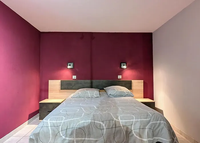 Дом отдыха Maison De Charme Restauree Au Bord D'un Ruisseau Avec Terrasse, Proche Activites De Plein Air Et Confort Moderne - Fr-1-582-225