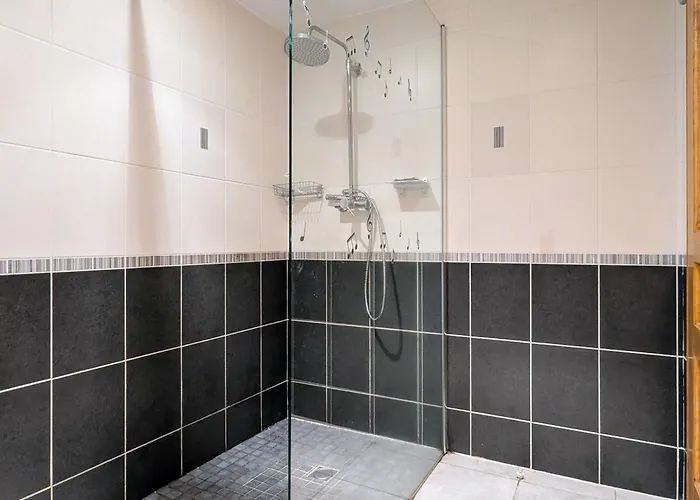 Дом отдыха Maison De Charme Restauree Au Bord D'un Ruisseau Avec Terrasse, Proche Activites De Plein Air Et Confort Moderne - Fr-1-582-225 Le Cheylot